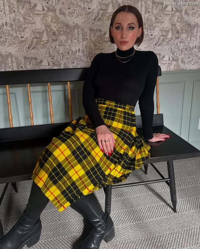 Harley Quinn Smith photo 1 of 500