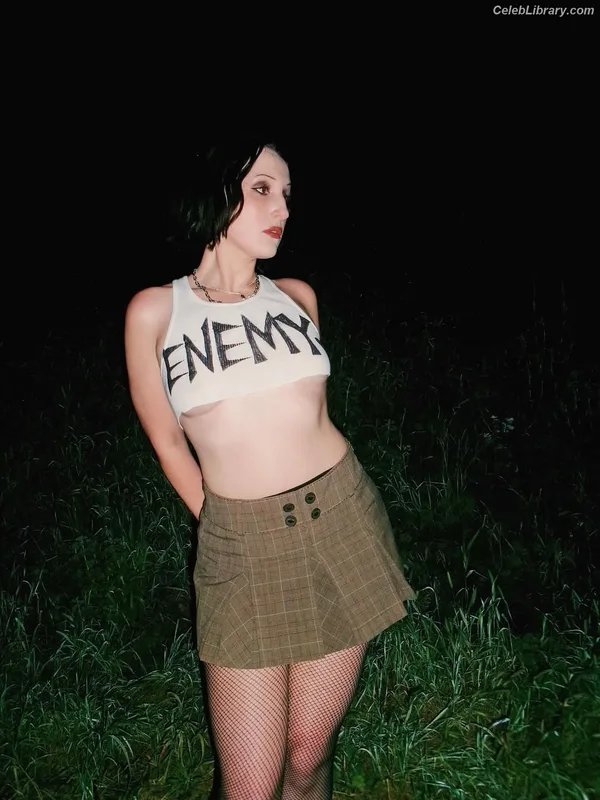 Harley Quinn Smith photo 11 of 500