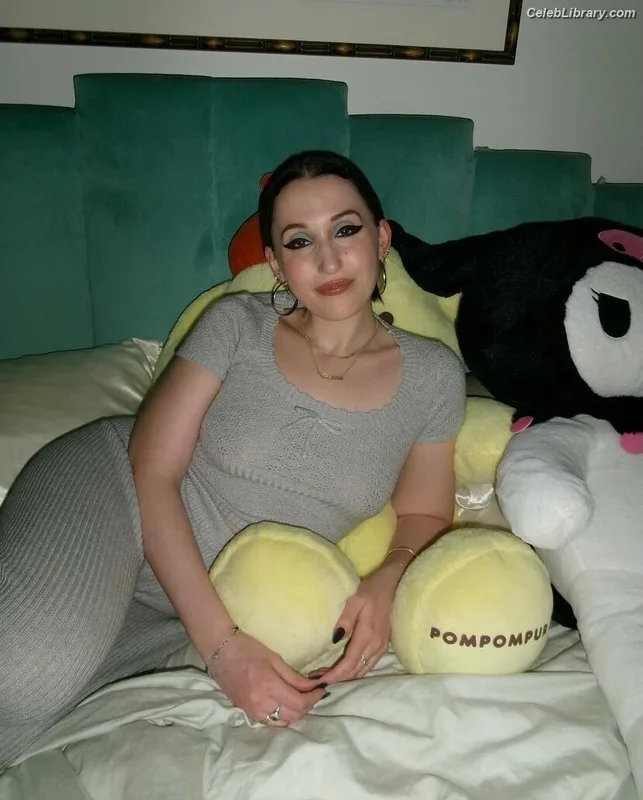 Harley Quinn Smith photo 16 of 500