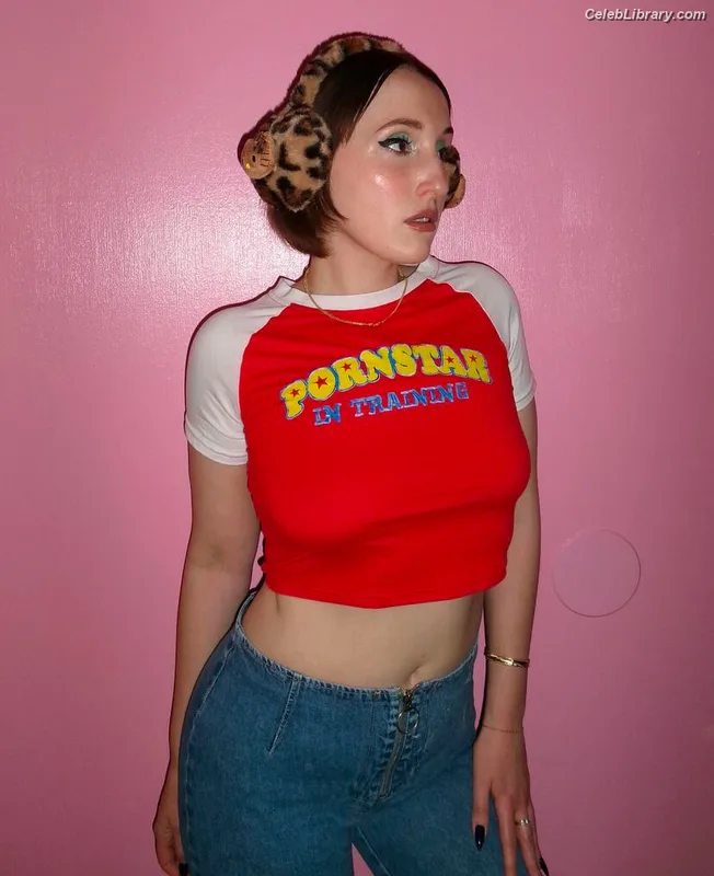Harley Quinn Smith photo 19 of 500