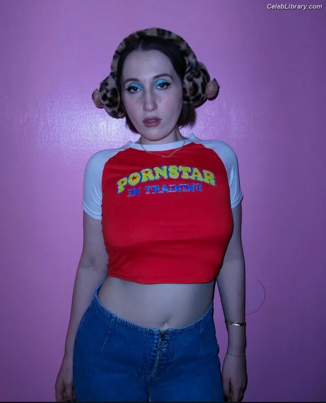 Harley Quinn Smith photo 20 of 500