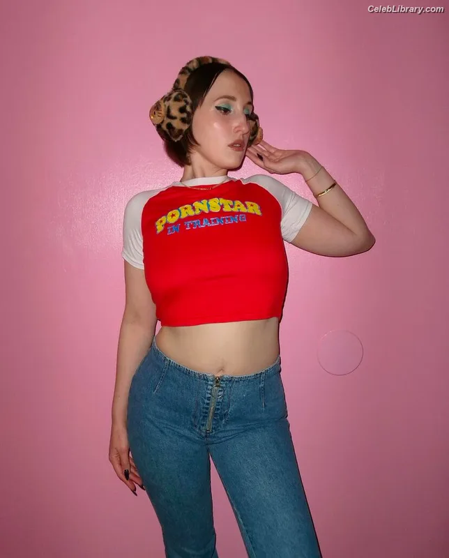 Harley Quinn Smith photo 21 of 500