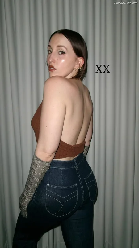 Harley Quinn Smith photo 23 of 500