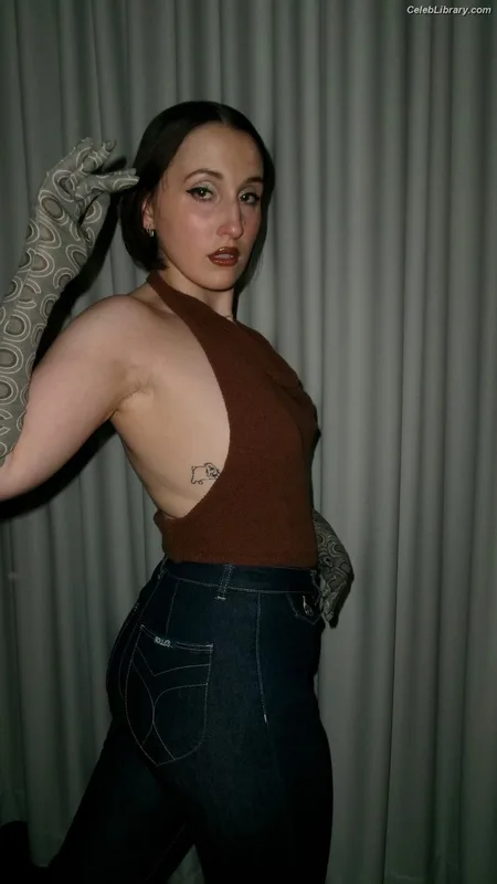 Harley Quinn Smith photo 24 of 500