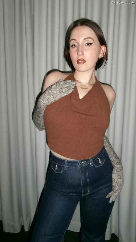 Harley Quinn Smith photo 1 of 500