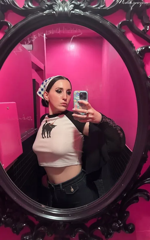 Harley Quinn Smith photo 9 of 500