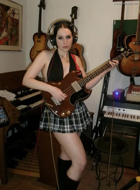 Harley Quinn Smith photo 10 of 500