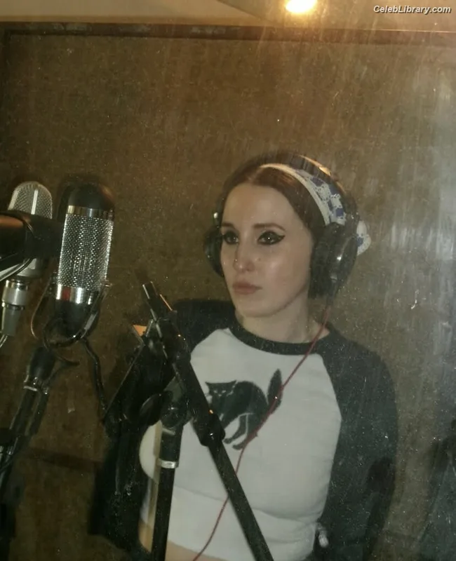 Harley Quinn Smith photo 11 of 500