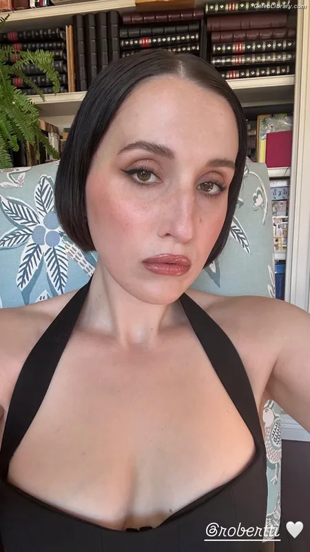 Harley Quinn Smith photo 13 of 500