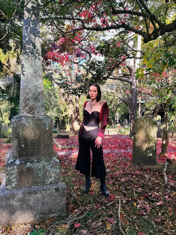 Harley Quinn Smith photo 4 of 500