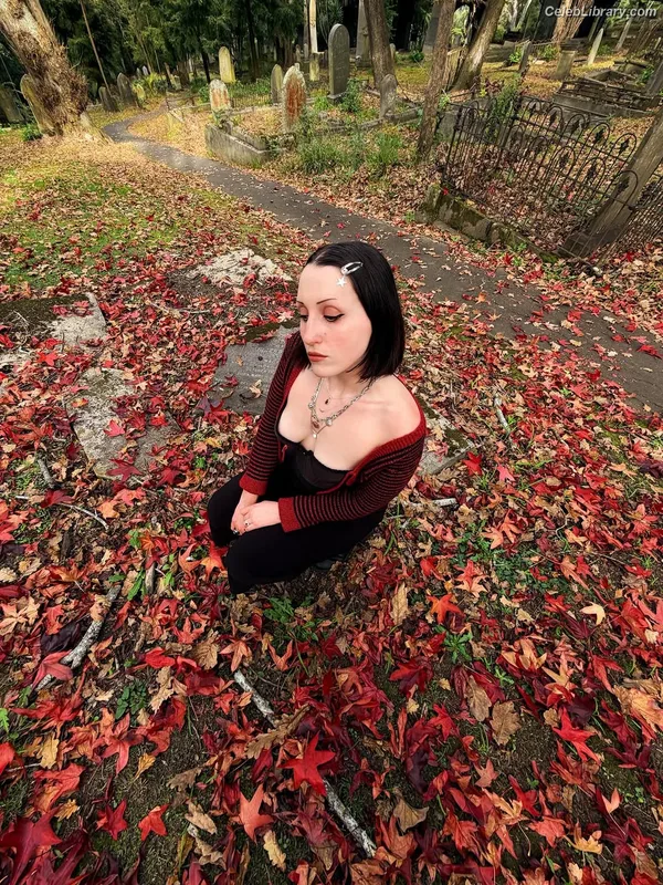 Harley Quinn Smith photo 5 of 500