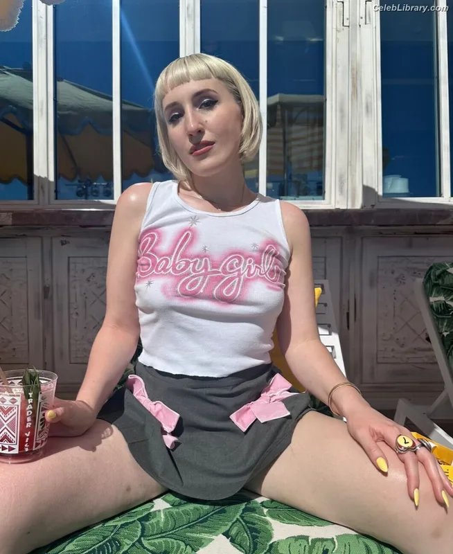 Harley Quinn Smith photo 10 of 500