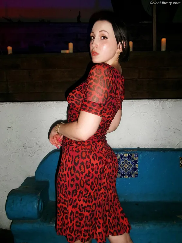 Harley Quinn Smith photo 3 of 500