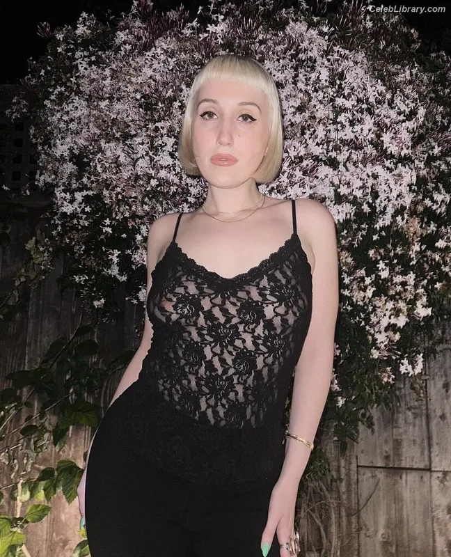 Harley Quinn Smith photo 12 of 500