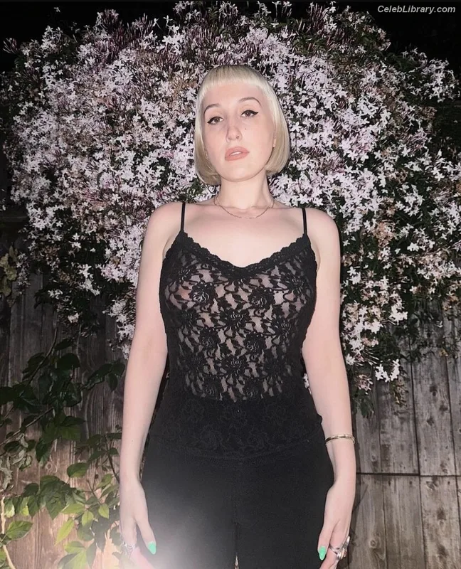 Harley Quinn Smith photo 13 of 500