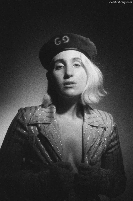 Harley Quinn Smith photo 17 of 500