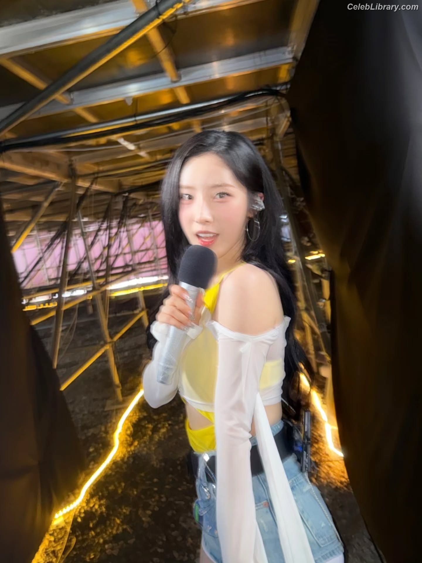 HaSeul (ARTMS LOONA) photo 2 of 7
