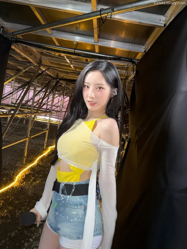 HaSeul (ARTMS LOONA) photo 3 of 7