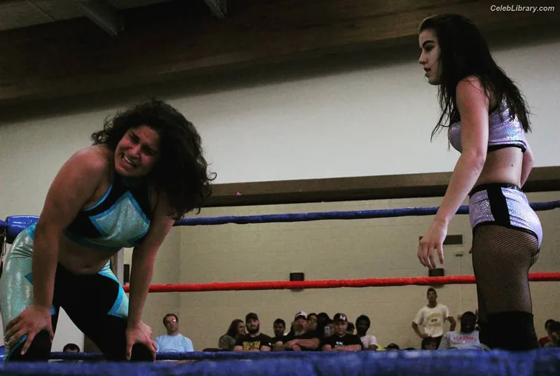 Hawlee Cromwell photo 13 of 547