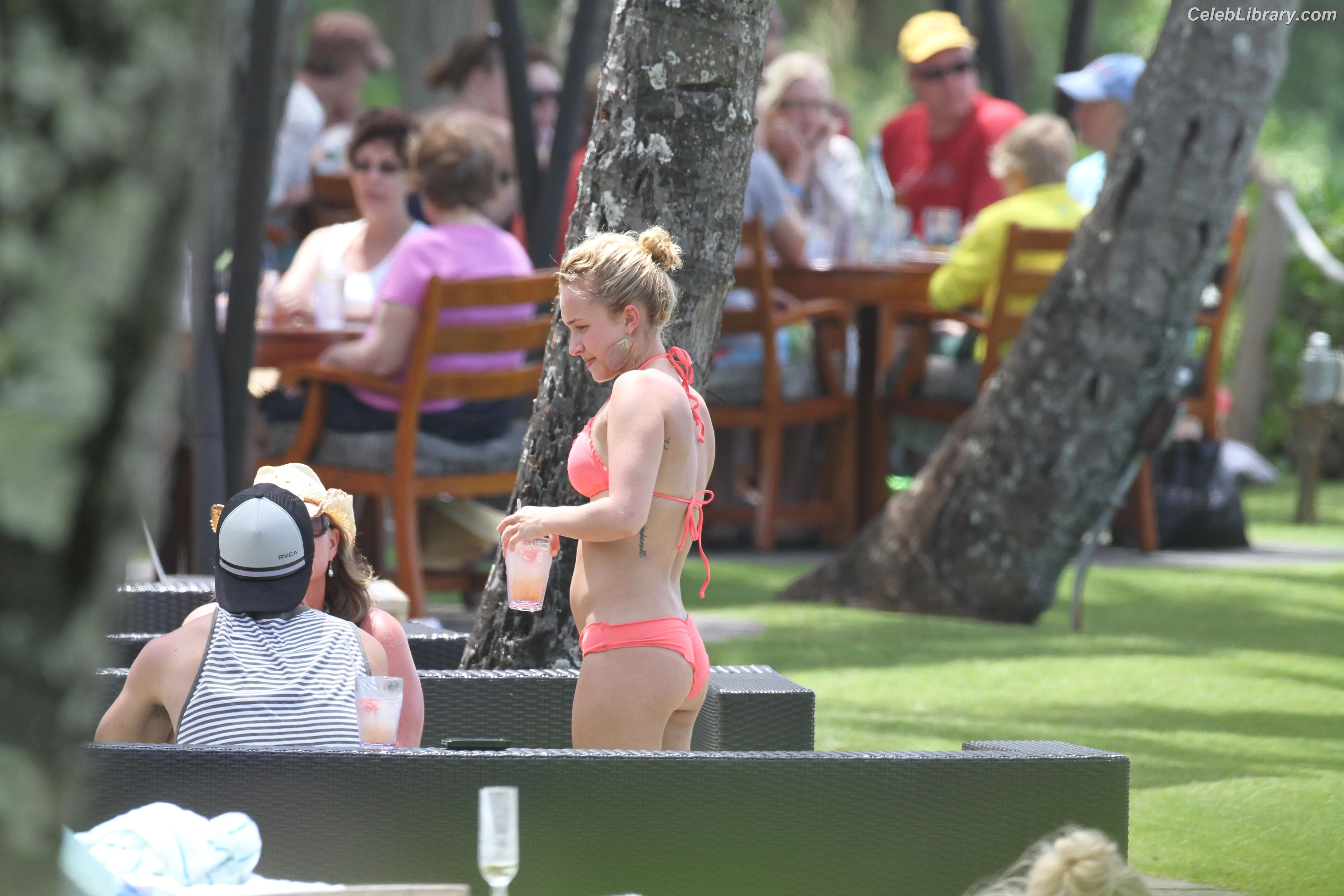 Hayden Panettiere photo 14 of 405