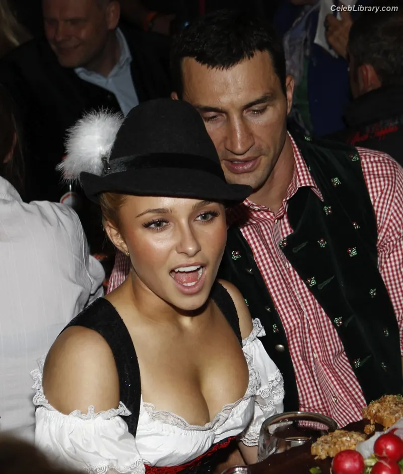 Hayden Panettiere photo 24 of 405