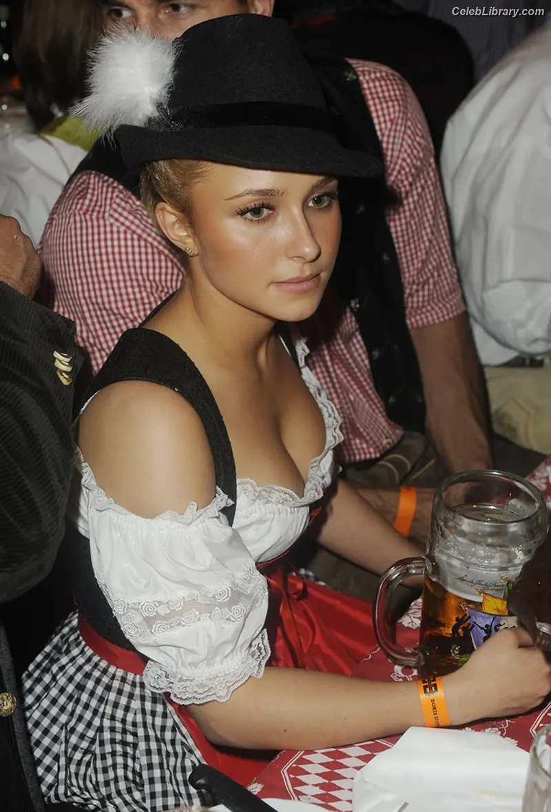 Hayden Panettiere photo 7 of 405