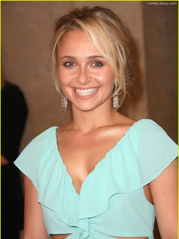 Hayden Panettiere photo 23 of 406