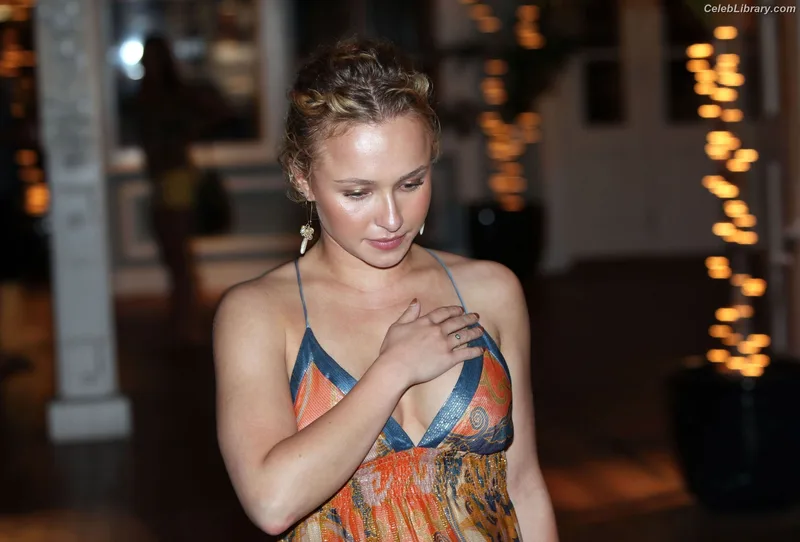 Hayden Panettiere photo 3 of 406