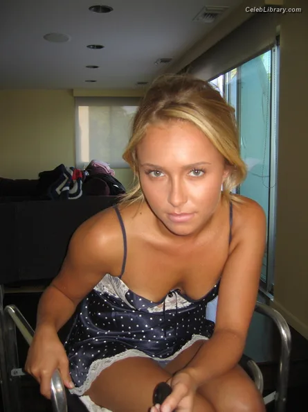 Hayden Panettiere photo 10 of 406