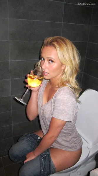 Hayden Panettiere photo 11 of 406