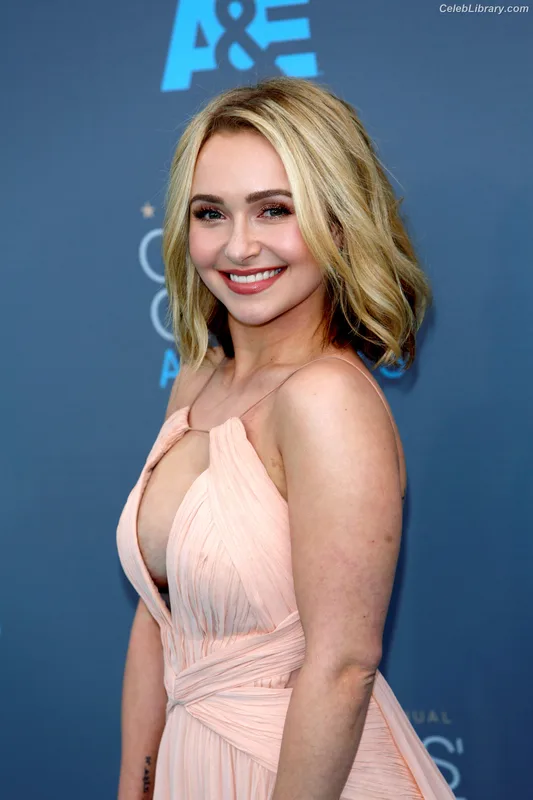 Hayden Panettiere photo 21 of 406