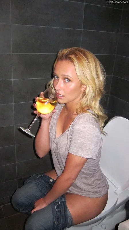Hayden Panettiere photo 16 of 406