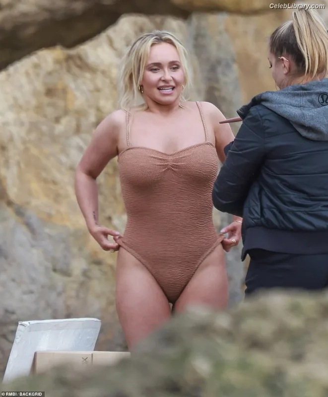 Hayden Panettiere photo 5 of 406
