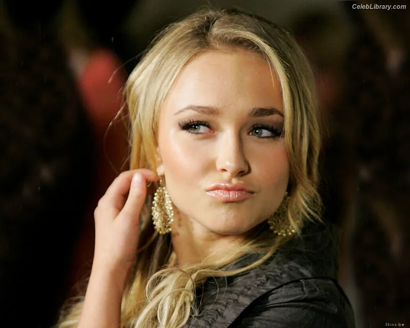 Hayden Panettiere photo 11 of 406