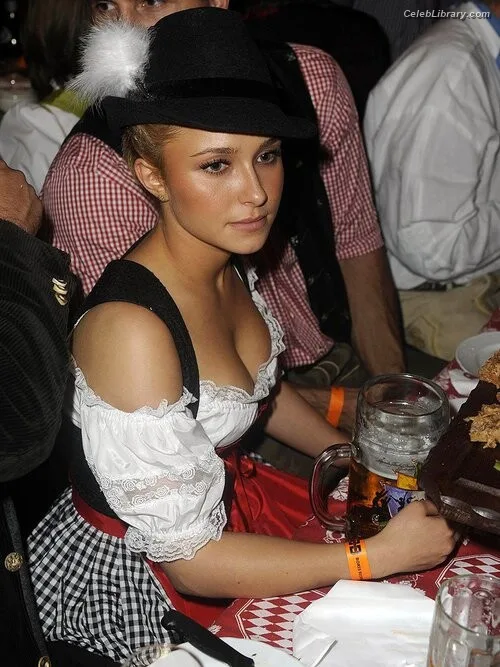 Hayden Panettiere photo 13 of 406