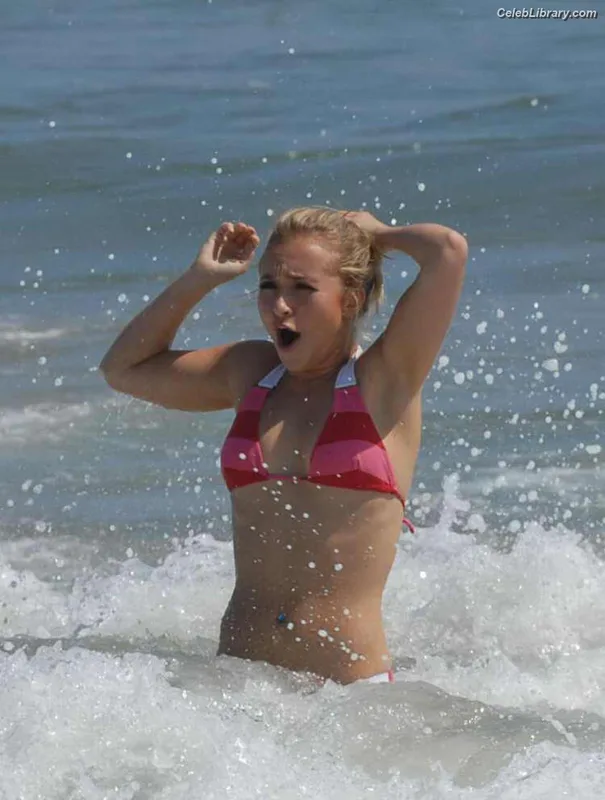 Hayden Panettiere photo 19 of 406