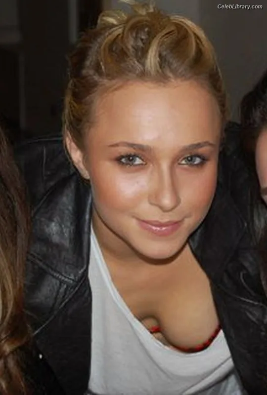 Hayden Panettiere photo 24 of 406