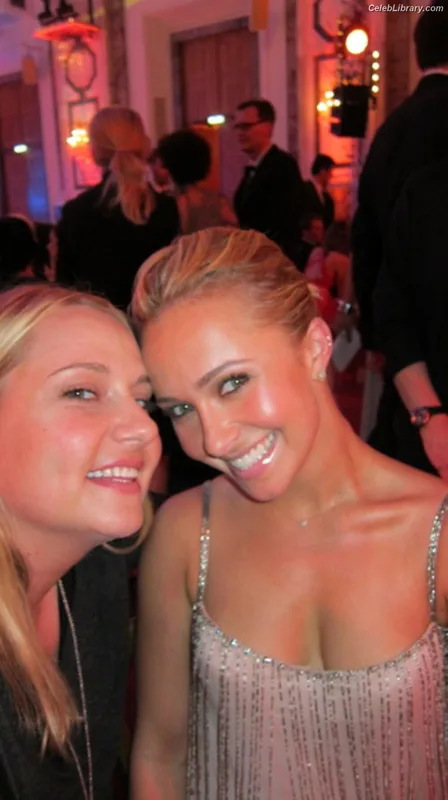 Hayden Panettiere photo 17 of 406