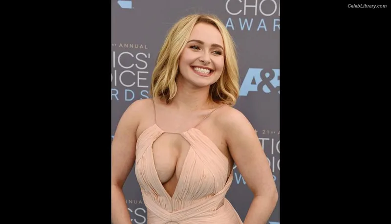 Hayden Panettiere photo 5 of 406