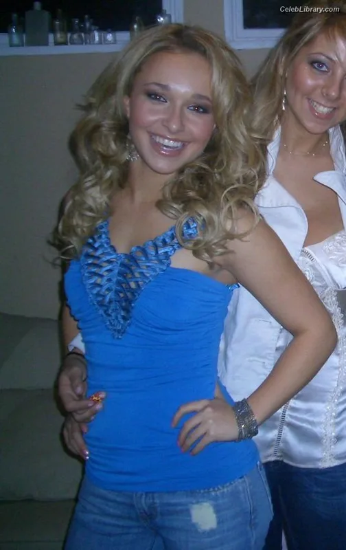 Hayden Panettiere photo 23 of 406