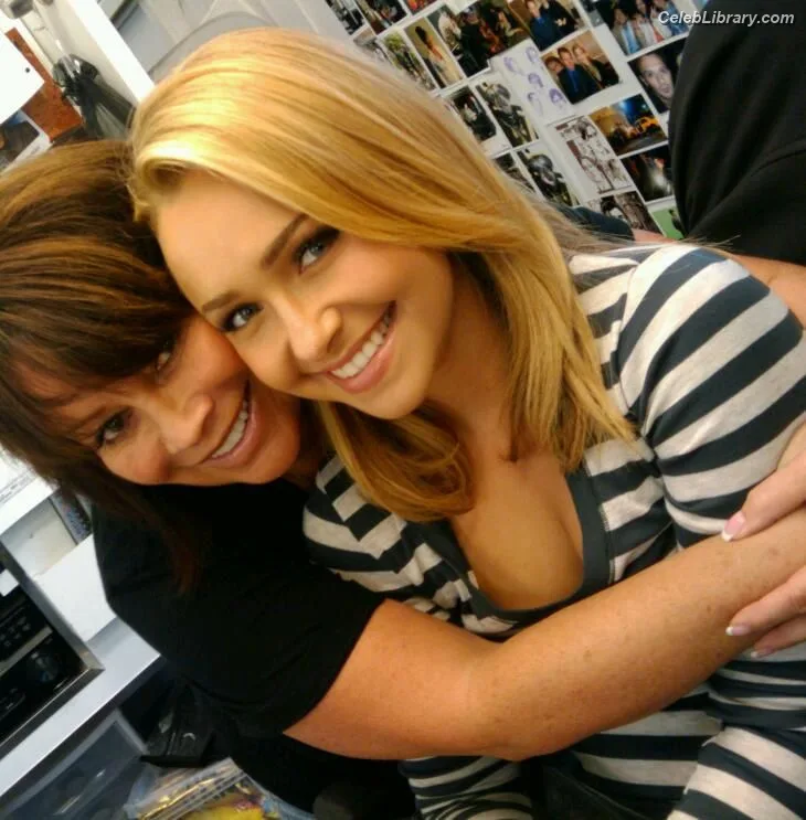 Hayden Panettiere photo 13 of 406