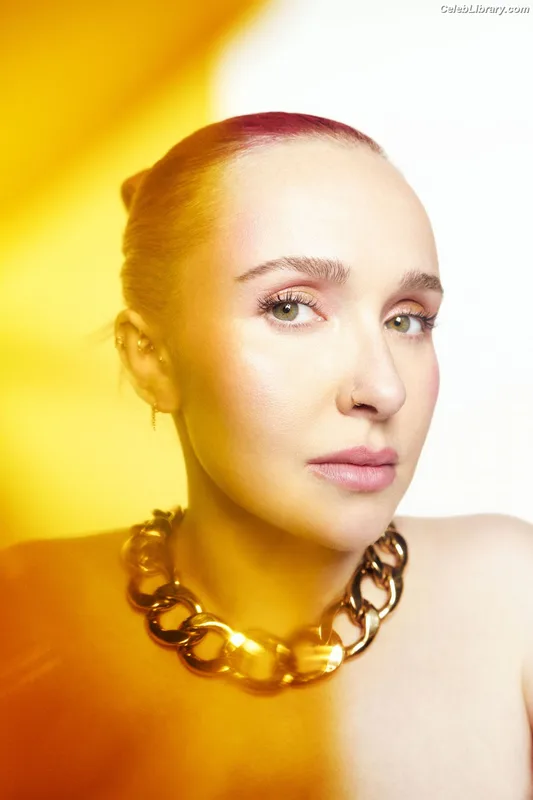 Hayden Panettiere photo 17 of 406