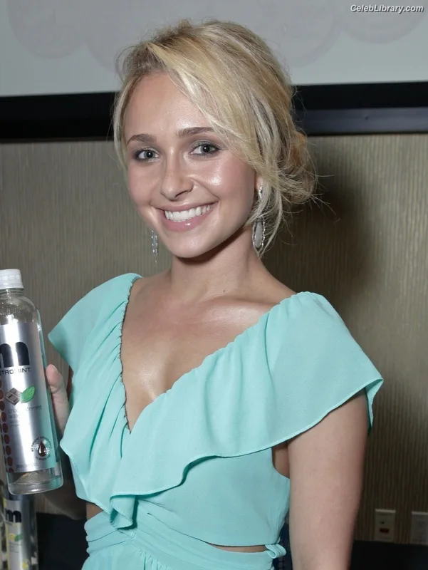 Hayden Panettiere photo 20 of 406