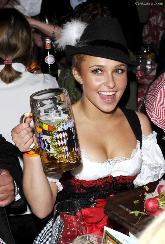 Hayden Panettiere photo 6 of 406