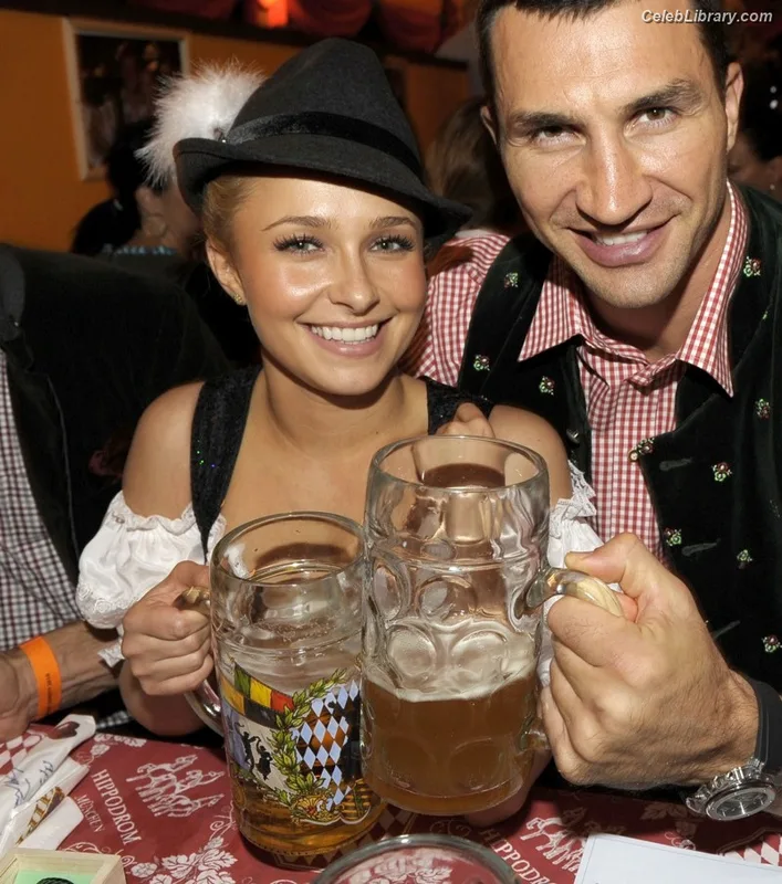 Hayden Panettiere photo 11 of 406
