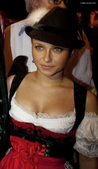 Hayden Panettiere photo 16 of 406