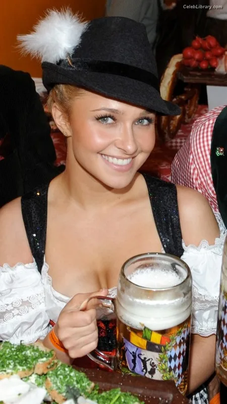 Hayden Panettiere photo 18 of 406