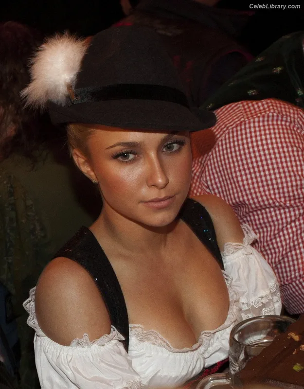 Hayden Panettiere photo 19 of 406