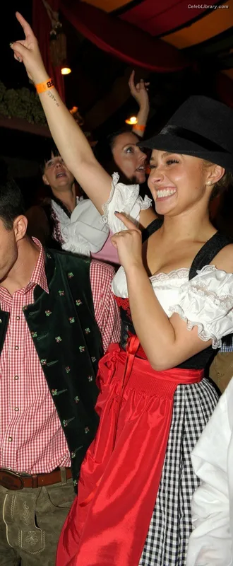 Hayden Panettiere photo 22 of 406