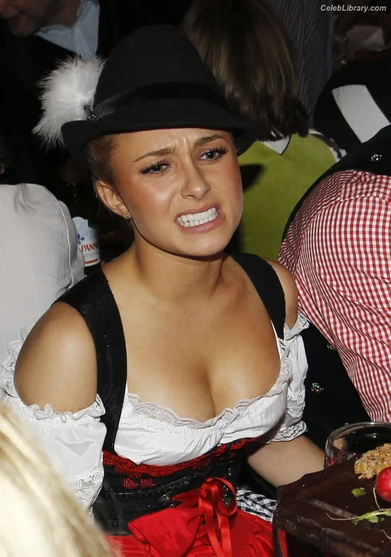 Hayden Panettiere photo 1 of 406